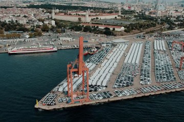 Hybrid and electric semi-truck sales cross 231,000 units in 2025