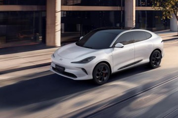 BYD unveils 2026 Yangwang U8 cabin with massive screens and 1,205 km range