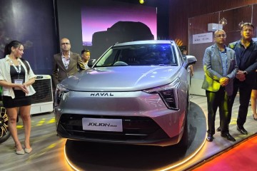 Chinese luxury EV brand Hongqi enters Nepal with EHS4