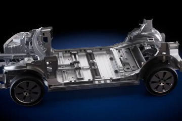Mercedes-Benz crash tests two CLAs to demonstrate EV safety