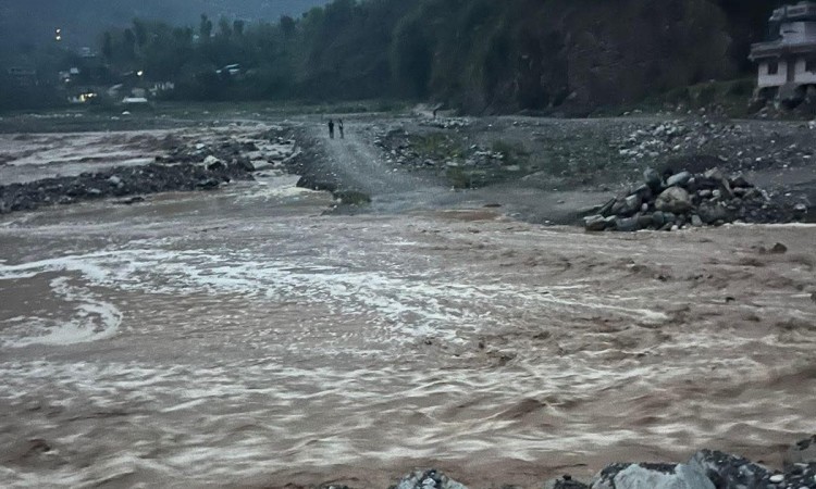 BP Highway closed after flooding in Roshi River