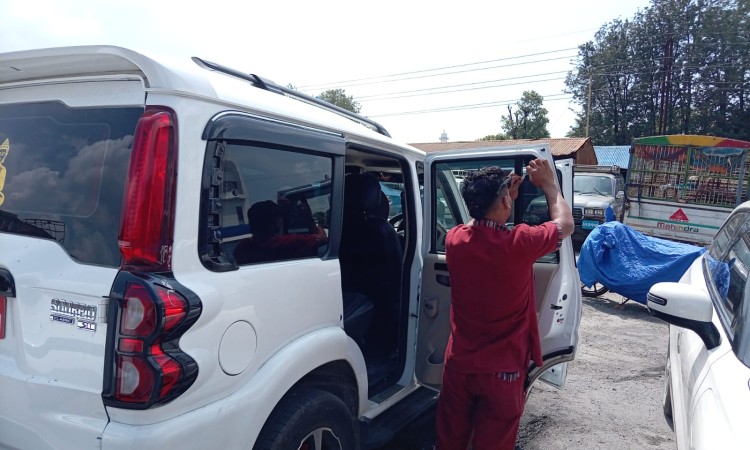 Traffic authorities crack down on dark-tinted vehicles, fine 57 drivers