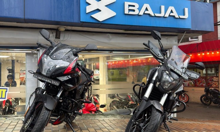 Bajaj offers five-year motorcycle loans, cuts interest rates