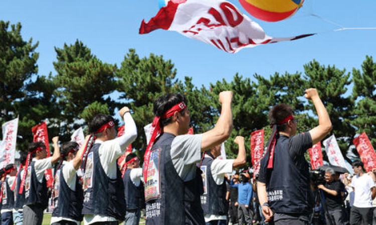 Hyundai workers launch first full strike in a decade amid pay dispute