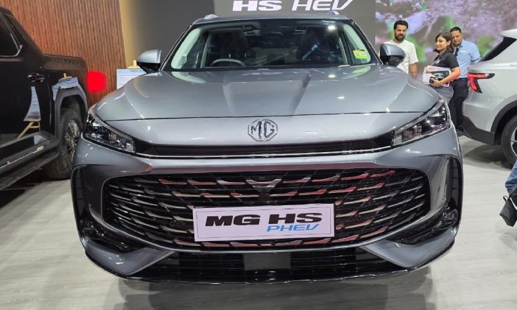 MG HS Hybrid buyers get Rs 300,000 discount at NAIMA Expo
