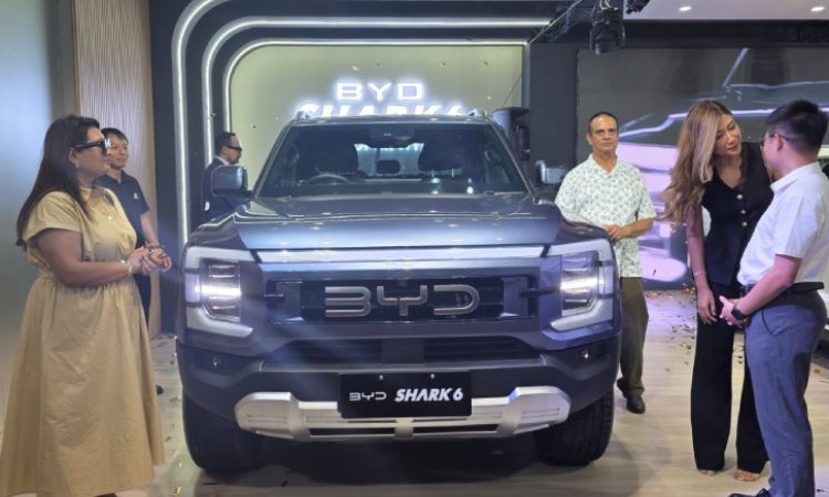 BYD Shark 6 plug-in hybrid pickup showcased at NADA Auto Show